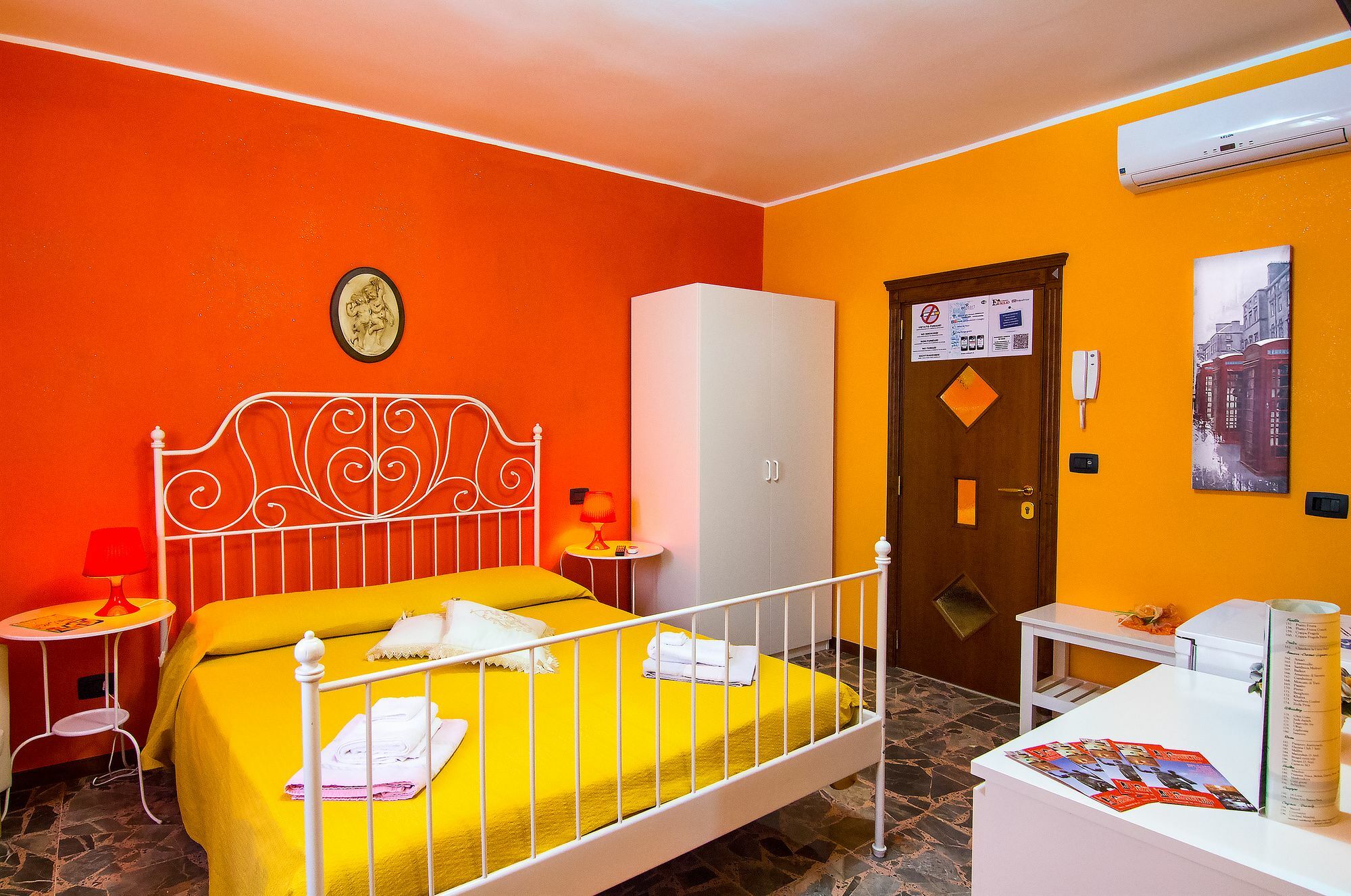 B&B Eraclio Suite Барлетта Екстер'єр фото